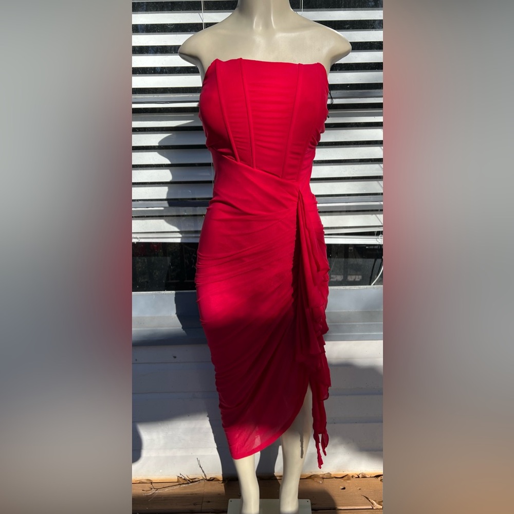 Elegant Red Strapless Dress
